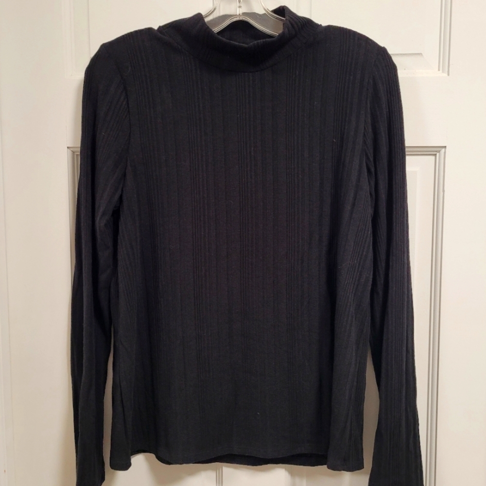 Wantable Women Black Long Sleeve Large Mock Neck Top.  NWOT.